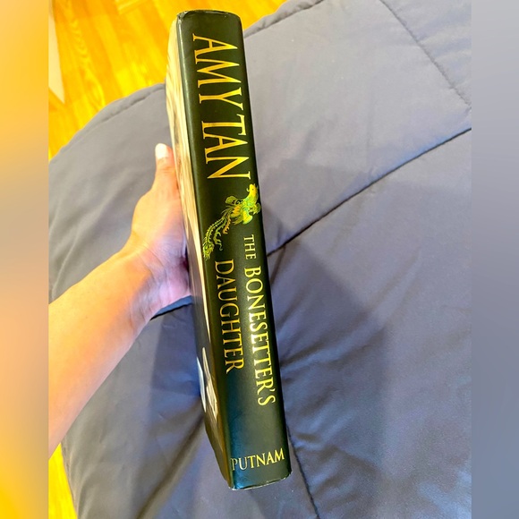 The Bonesetters Daughter by Amy Tan , hardcover book - Picture 8 of 9